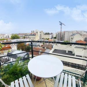Boulogne centre - Trois pièces dernier étage avec balcon