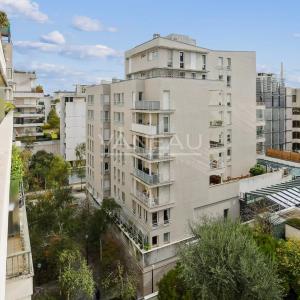 Exclusivité : Trois pièces avec balcon en étage