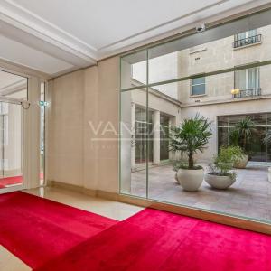 Paris XVIe - Passy - Vue panoramique et balcon.