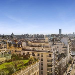 Paris XVIe - Passy - Vue panoramique et balcon.
