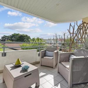 SURESNES - Appartement familial avec terrasse et balcon.