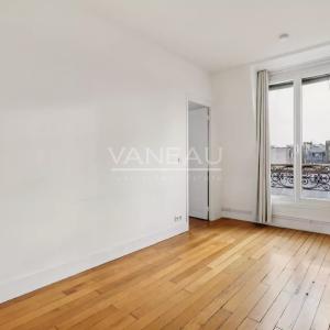 Paris IIème - Dernier étage avec ascenseur - vue dégagée