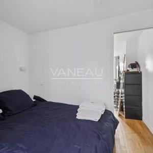 Exclusivité  - Paris 4e - Rue Saint-Antoine - vue dégagée et ens