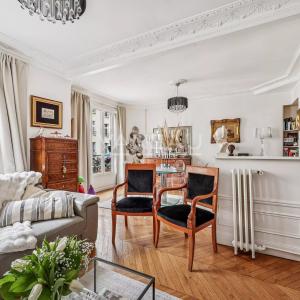 Paris XVe - Croix Nivert : Appartement quatre pièces, charme de 