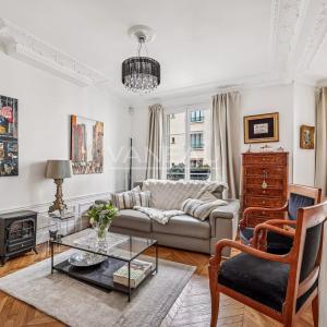 Paris XVe - Croix Nivert : Appartement quatre pièces, charme de 