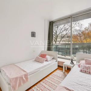 Paris VIIe - Gros Caillou -  Appartement avec balcon  — 2 chambr