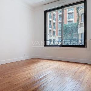 PARIS VIII - Appartement avec deux chambres - Rue Clément Marot