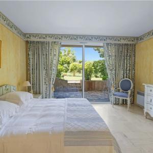 A VENDRE CANNES LE CANNET  VILLA SPACIEUSE DOMAINE PRIVE