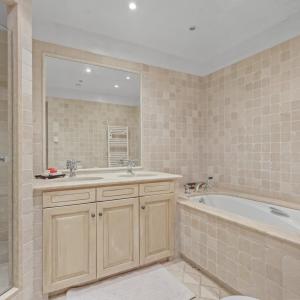 A VENDRE CANNES LE CANNET  VILLA SPACIEUSE DOMAINE PRIVE