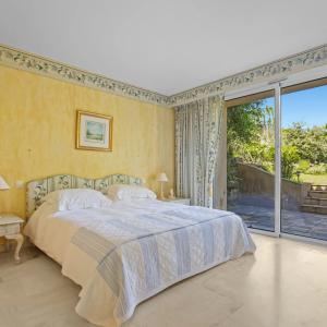 A VENDRE CANNES LE CANNET  VILLA SPACIEUSE DOMAINE PRIVE