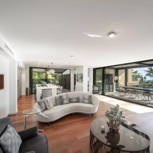 SUPER CANNES VILLA CONTEMPORAINE VUE MER A VENDRE