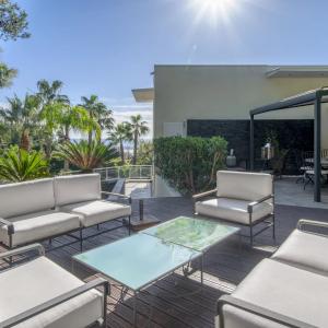 SUPER CANNES VILLA CONTEMPORAINE VUE MER A VENDRE