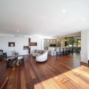 SUPER CANNES VILLA CONTEMPORAINE VUE MER A VENDRE