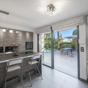 SUPER CANNES VILLA CONTEMPORAINE VUE MER A VENDRE