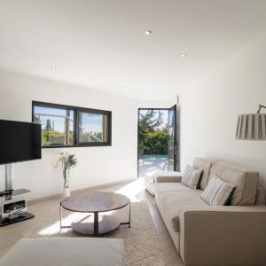 SUPER CANNES VILLA CONTEMPORAINE VUE MER A VENDRE