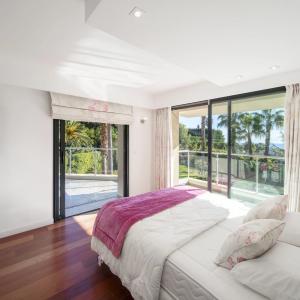 SUPER CANNES VILLA CONTEMPORAINE VUE MER A VENDRE