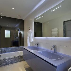 OFF MARKET A VENDRE - HAUTEURS DE CANNES – 15M CROISETTE