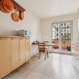 Paris VIIe - PLACE DE BRETEUIL - Appartement avec terrasse