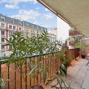 Paris VIIe - PLACE DE BRETEUIL - Appartement avec terrasse
