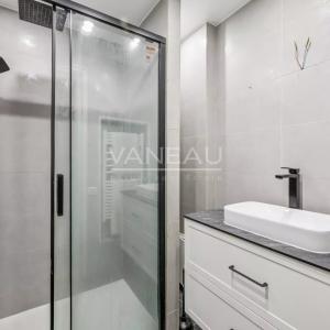 Paris VIIe - Gros Caillou -  Appartement avec balcon  — 2 chambr