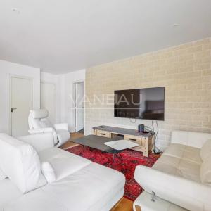 Paris VIIe - Gros Caillou -  Appartement avec balcon  — 2 chambr