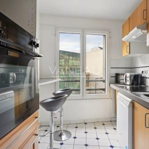 Boulogne - En étage avec ascenseur, balcon, cave et parking