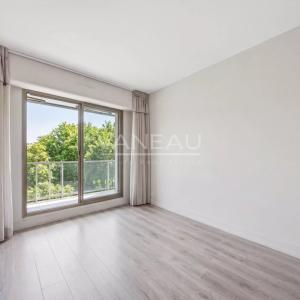 Neuilly - Château - Appartement familial avec balcon-terrasses