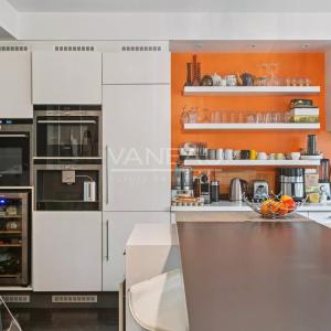 Paris VIIIe - Avenue Montaigne / Place François 1er