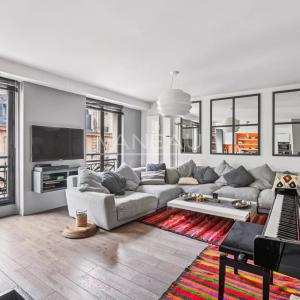 Paris VIIIe - Avenue Montaigne / Place François 1er