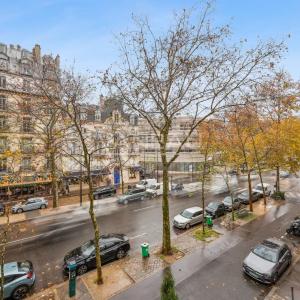 Paris VIIe - Gros Caillou -  Appartement avec balcon  — 2 chambr
