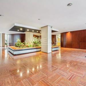 Paris VIIe - Gros Caillou -  Appartement avec balcon  — 2 chambr