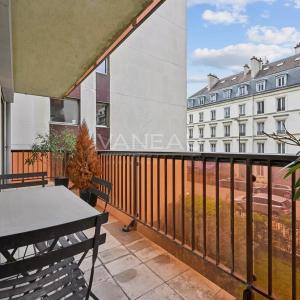 Paris VIIe - PLACE DE BRETEUIL - Appartement avec terrasse