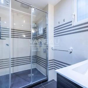 PARIS XVIIe - Rue des Acacias - Trois pièces avec balcon