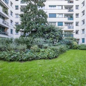 PARIS XVIIe - Rue des Acacias - Trois pièces avec balcon