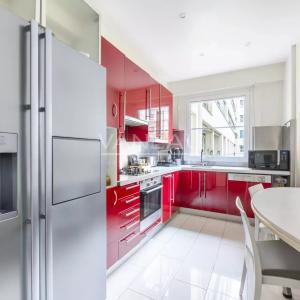 PARIS XVIIe - Rue des Acacias - Trois pièces avec balcon