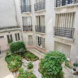 PARIS XVIe - Bel ancien avec ascenseur