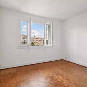 Boulogne - Dernier étage avec balcon et vue dégagée