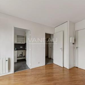 Boulogne / Point du jour -  Studio lumineux avec loggia