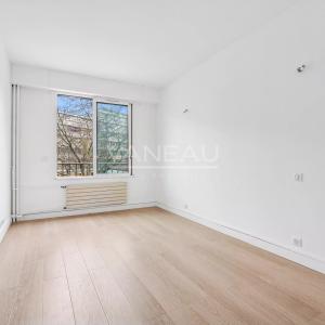 Paris XIVe - Port Royal - Balcon, vue dégagée.