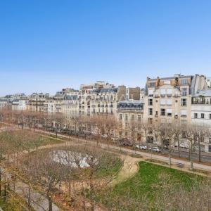 Paris VIIe - Invalides Place Vauban - Etage élevé avec vue dégag