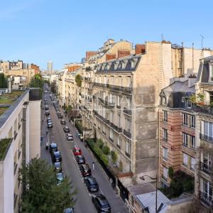 Neuilly- Maurice Barrés - Studio rénové et meublé