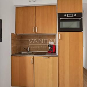 Neuilly- Maurice Barrés - Studio rénové et meublé