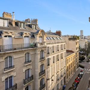 Neuilly- Maurice Barrés - Studio rénové et meublé