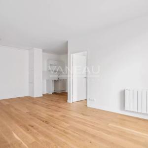 Issy-les-Moulineaux - Trois pièces rénové avec large balcon