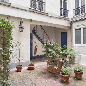 Paris IIe - Montorgueil - Studio dernier étage avec terrasse