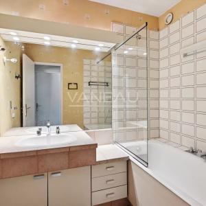 Courbevoie / Front de Seine / vue Tour Eiffel