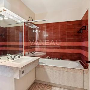 Courbevoie / Front de Seine / vue Tour Eiffel