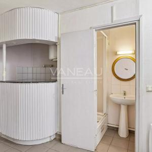 Paris XVIIème – Épinettes – 2 pièces à rénover avec cave – Fort 