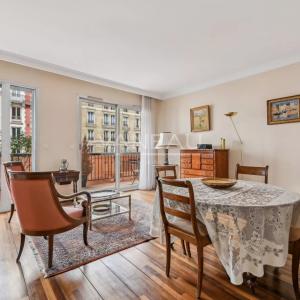 Paris VIIe - PLACE DE BRETEUIL - Appartement avec terrasse