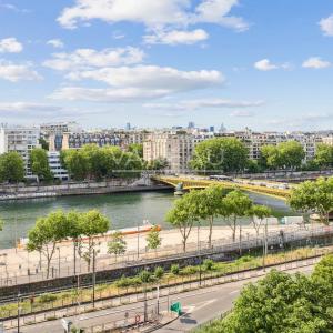 XV ème Javel RERC  - Studio lumineux avec loggia. Sans vis-à-vis